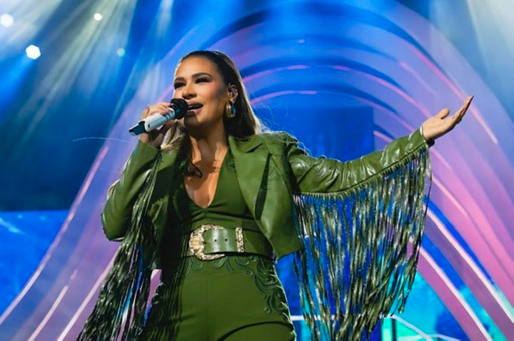 Simone Mendes se destaca no Troféu Imprensa.