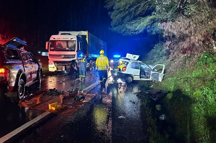 Três pessoas morrem e três ficam feridas em grave acidente na BR-470, em Brunópolis