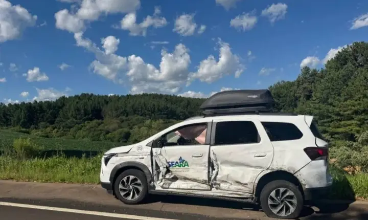 Veículo da Saúde de Seara se envolve em colisão na SC-390, em Campos Novos