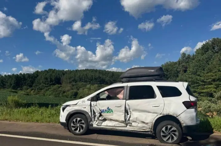 Veículo da Saúde de Seara se envolve em colisão na SC-390, em Campos Novos