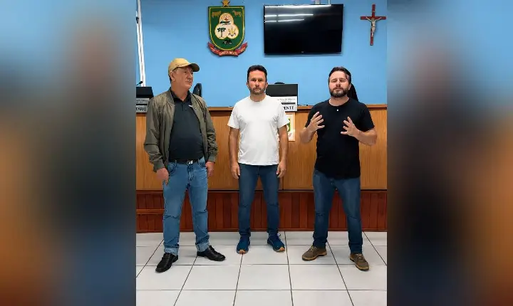 Vereadores lançam enquete nas redes sociais sobre projeto que cria 26 cargos comissionados