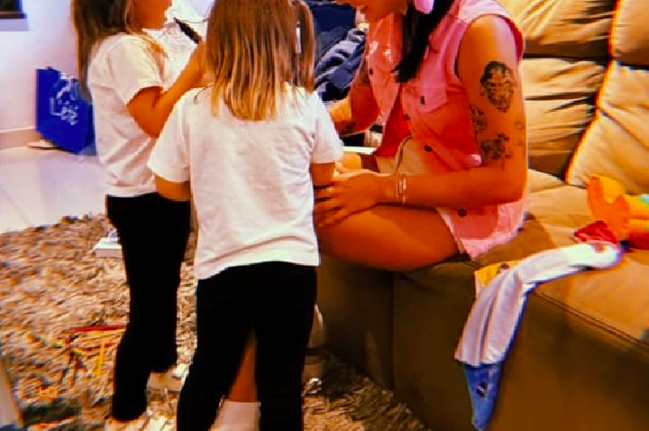 Zé Felipe encanta ao mostrar Ana Castela com suas filhas, Maria Flor e Maria Alice