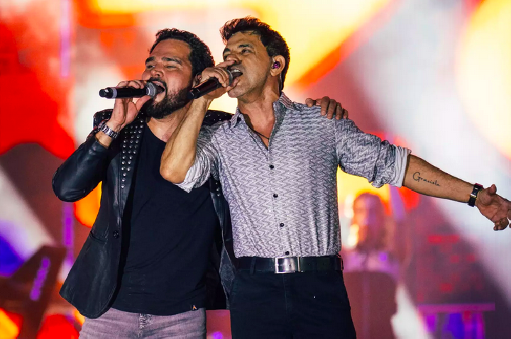 Zezé Di Camargo e Luciano voltam aos palcos juntos e provocam emoção avassaladora