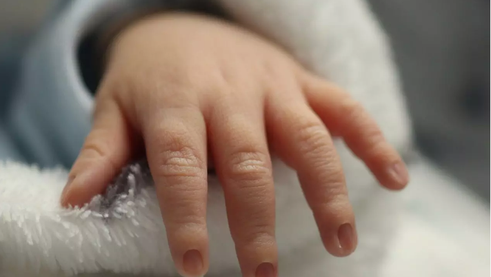 Bebê de 1 ano morre e padrasto é preso suspeito de estupro no Paraná