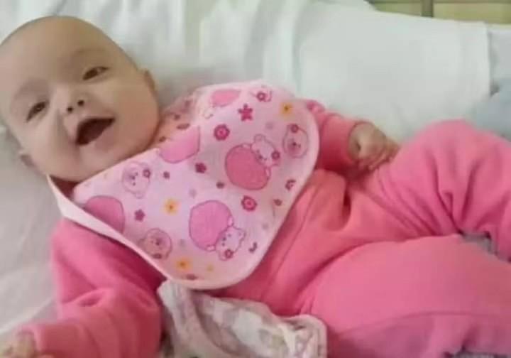 Bebê que caiu de barco em inundação no RS recebe alta do hospital