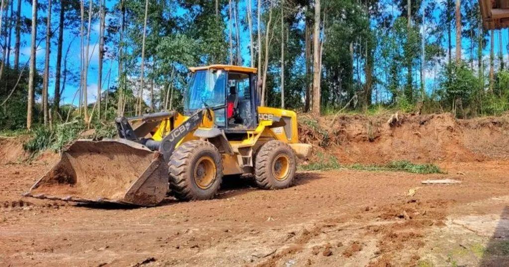 Menina de 2 anos morre atropelada por máquina agrícola em SC