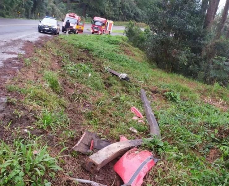 Motorista foge após derrubar radar eletrônico na BR-282