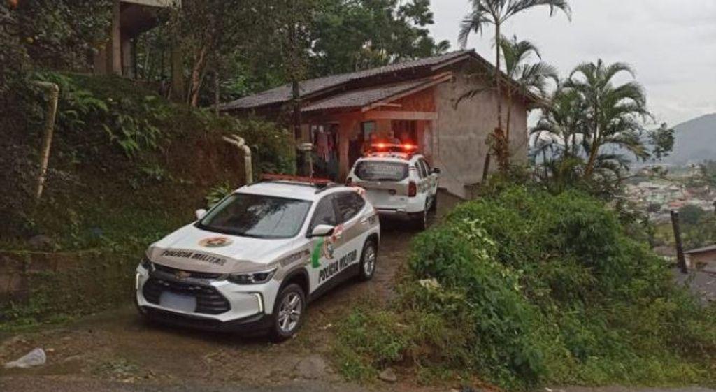 Mulher é assassinada enquanto o filho de dois anos dormia ao seu lado
