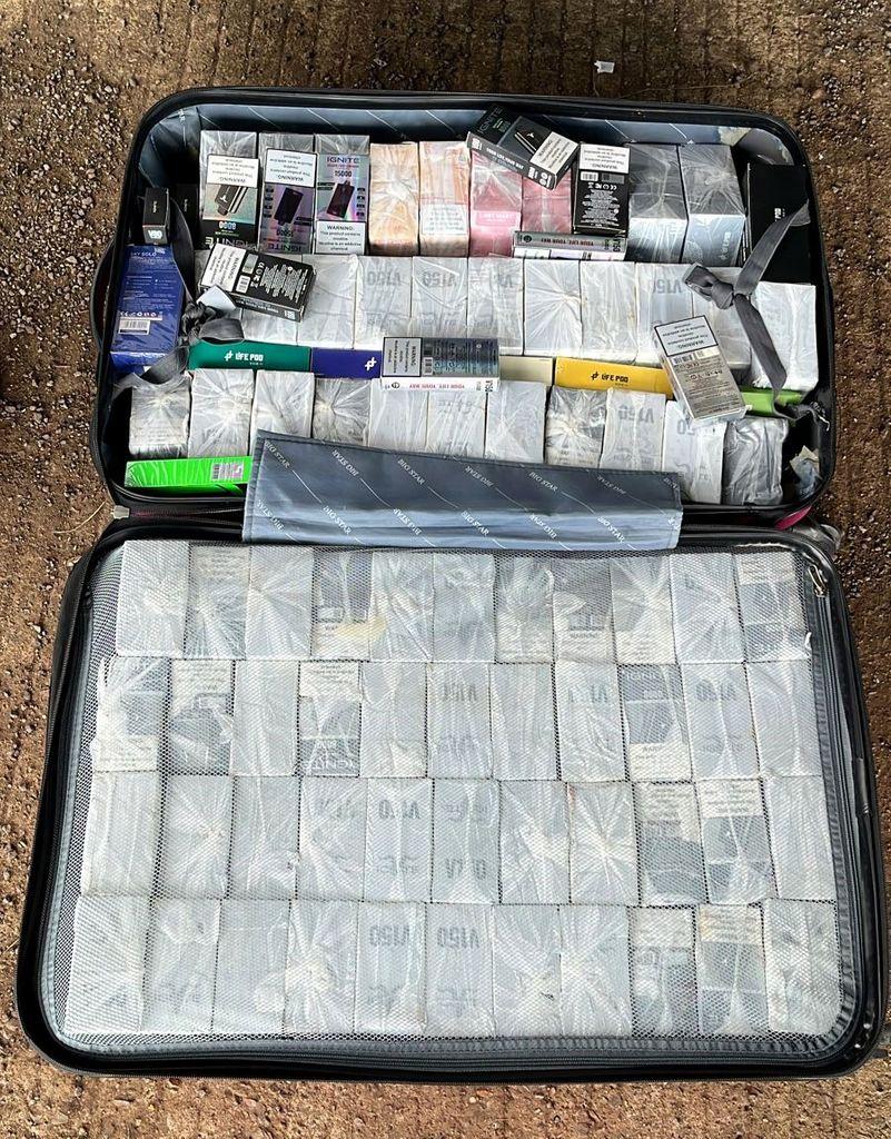 Cigarros eletrônicos contrabandeados e balas de nicotina são apreendidos na BR-153