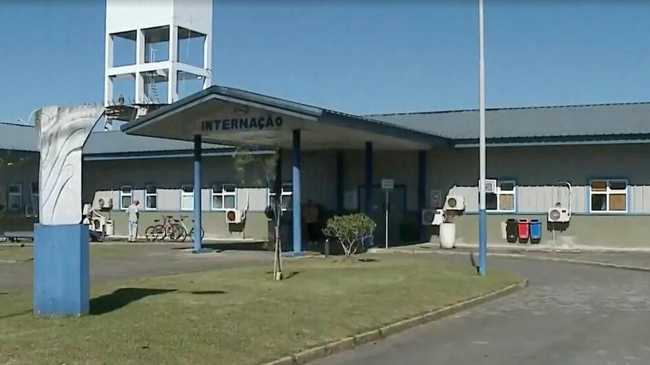 Bebê nasce morto na frente de hospital em Balneário Camboriú após mãe ser liberada com dor