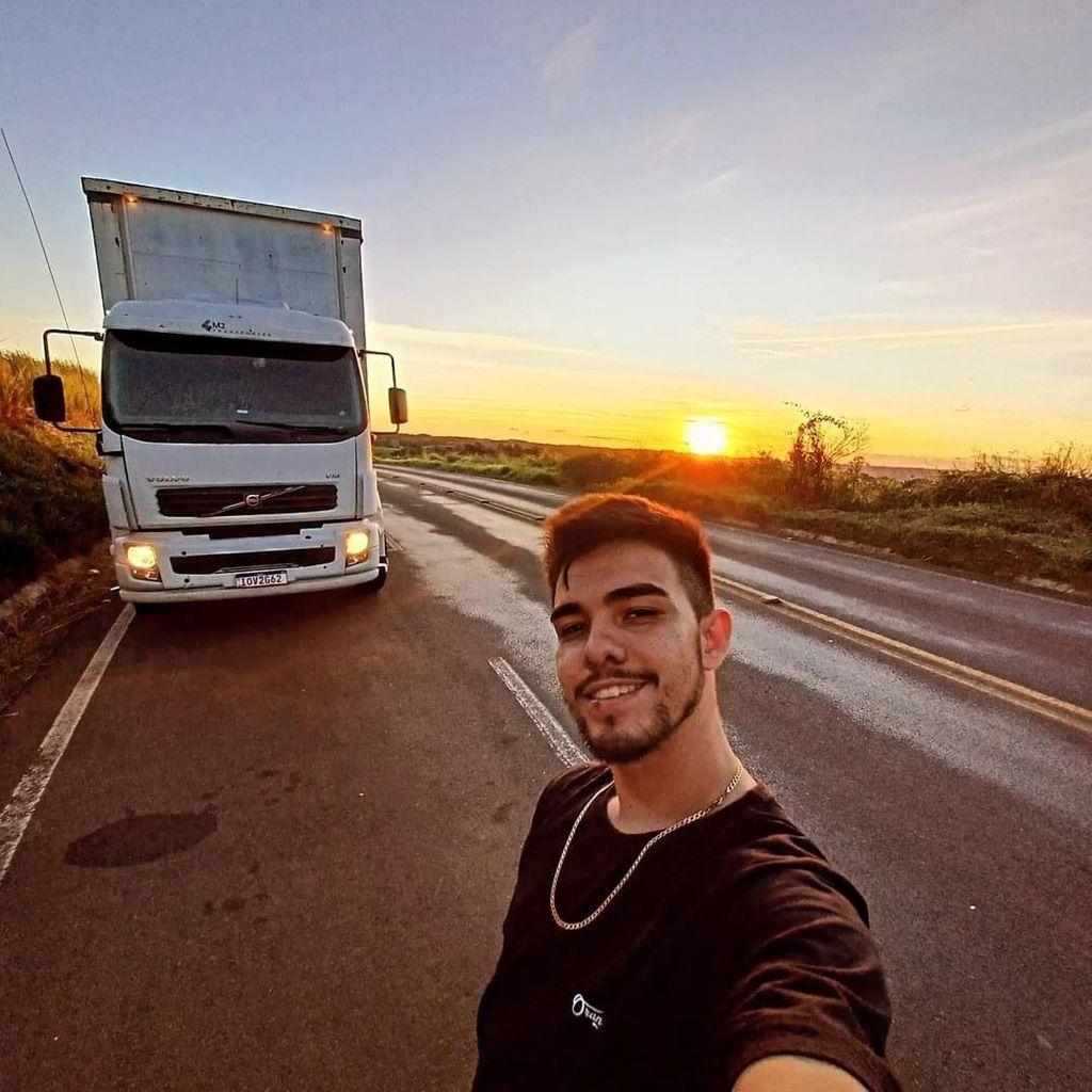 Motorista segue internado na UTI após grave acidente entre caminhões na SC-350