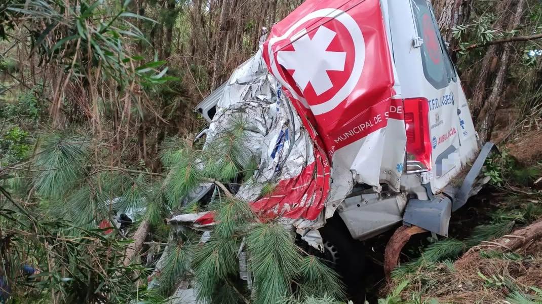 Grave acidente com ambulância de Lages deixa um morto
