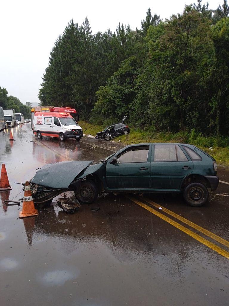 Grave acidente na BR-282 em Vargem Bonita deixa seis feridos, incluindo duas crianças ejetadas de veículo