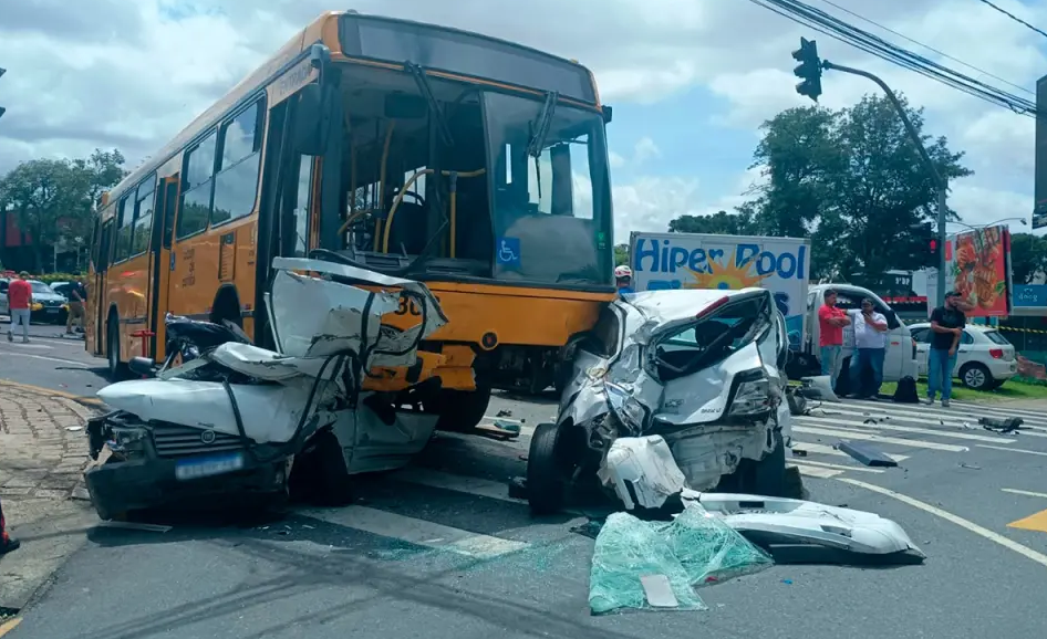 Motorista do ônibus diz que não teve como evitar e explica acidente que matou empresário em Curitiba