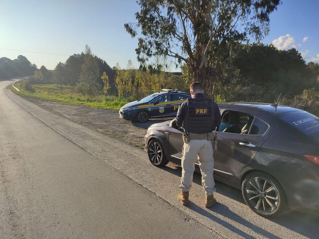 PRF apreende 130 Kg de maconha durante abordagem de veículo em Joaçaba