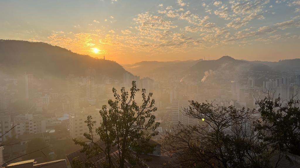 Semana começa com sol e calor mas pode terminar com temporais; veja a previsão completa
