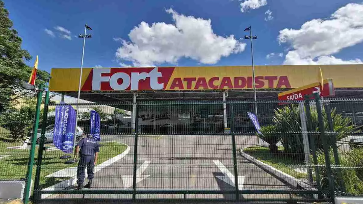 Trabalhador morre durante serviço em supermercado de Lages