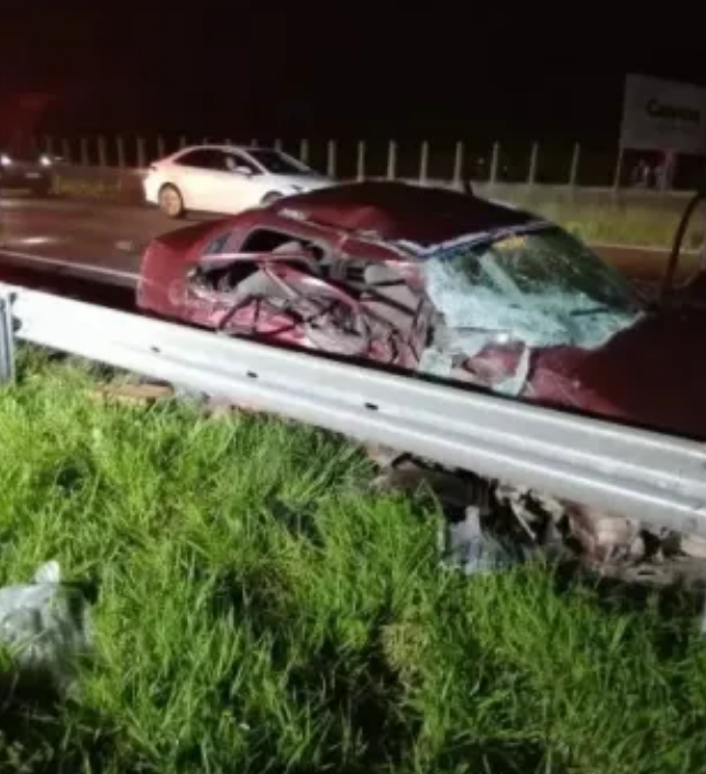 Tragédia na estrada: mulher morre em grave colisão frontal na BR-101