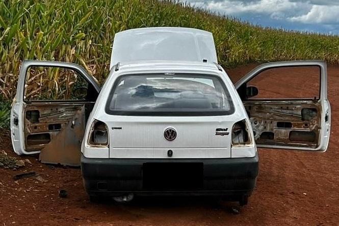 Carro furtado no centro de Campos Novos é encontrado desmontado no interior do município.