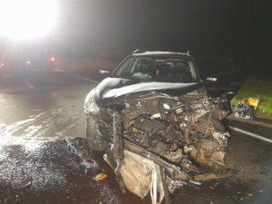 Colisão entre dois carros e caminhão deixa nove pessoas feridas na BR-282