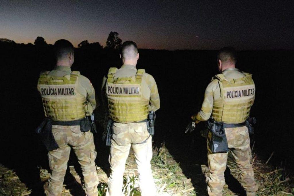 Homem furta dois carros e morre em troca de tiros com a polícia no Oeste