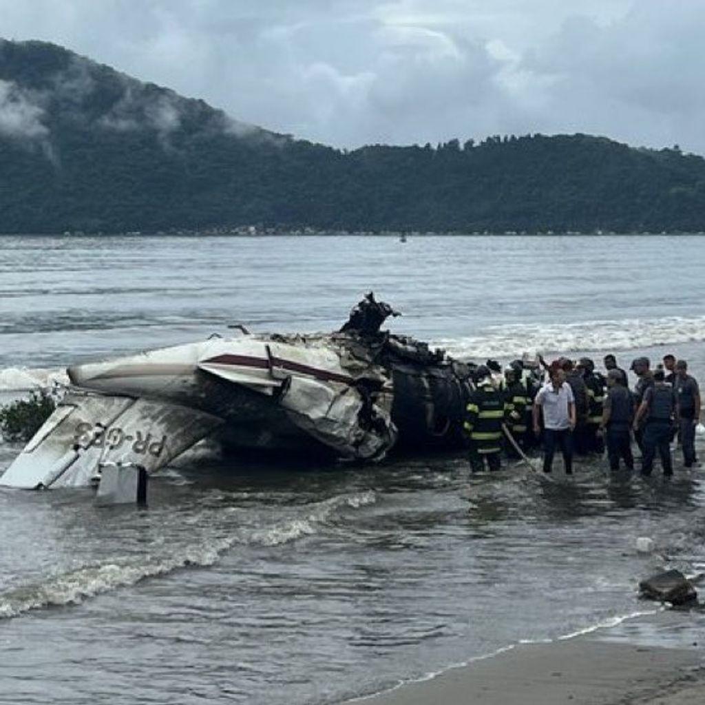 Tragédia em Ubatuba: Piloto morre e sete pessoas são socorridas após queda de jatinho na Praia do Itaguá