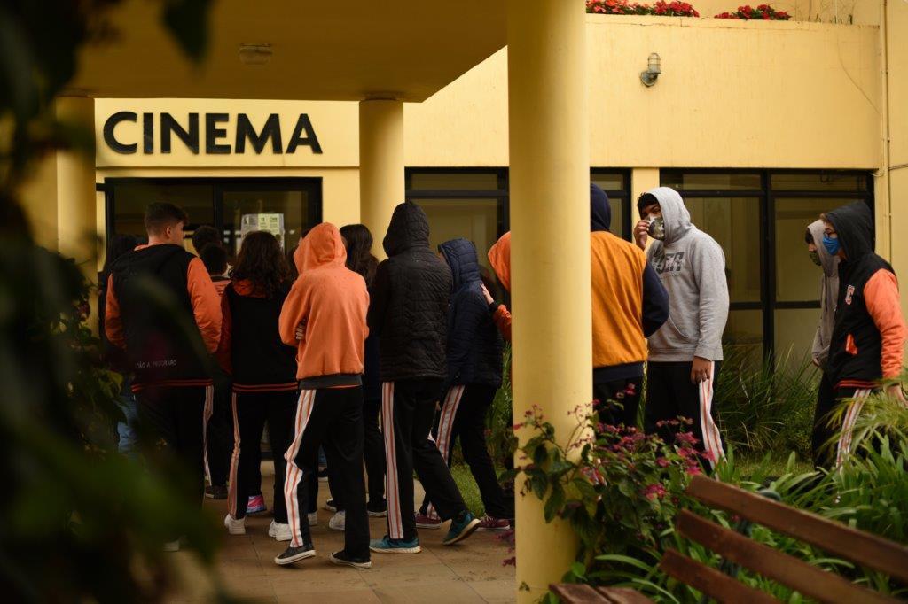 Cine Lúmine suspende atividades para reforma enquanto Fundação Cultural aponta descumprimento de contrato.