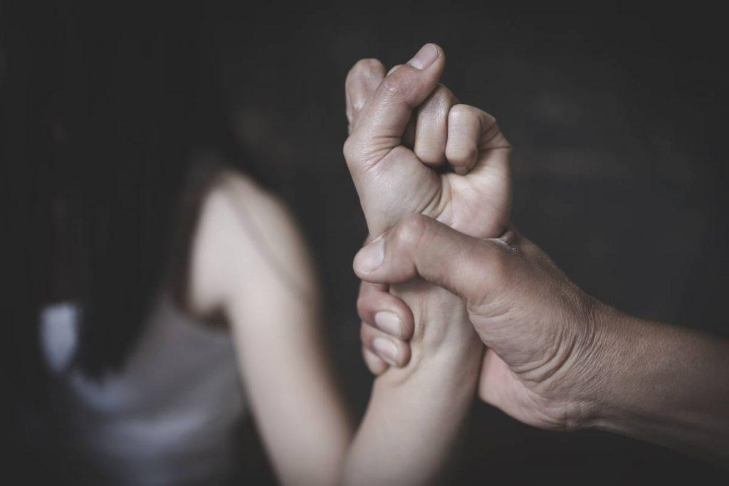 Homem é preso por violência doméstica em Campos Novos.