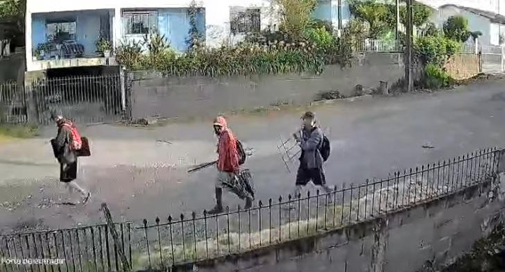 Residências nas Proximidades do Galpão Crioulo São Alvo de Furtos em Série.