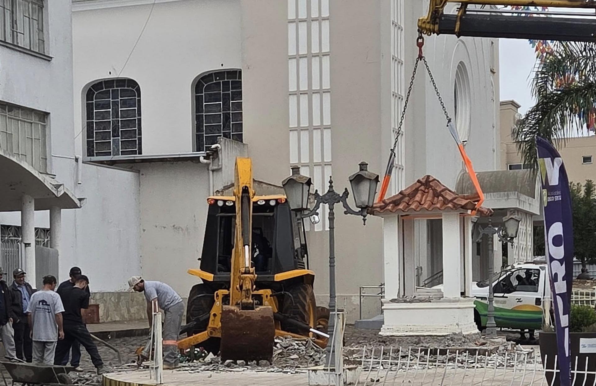 Capela Nossa Sra de Fátima assume a devoção e monumento à Nossa Sra de Fátima será reedificado no Bairro Jardim Bela Vista.