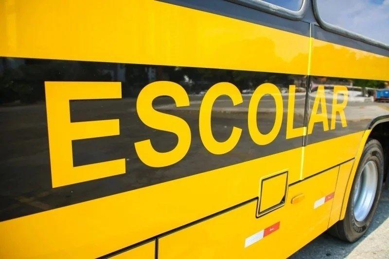 Criança de 4 anos é esquecida em ônibus escolar por quase duas horas