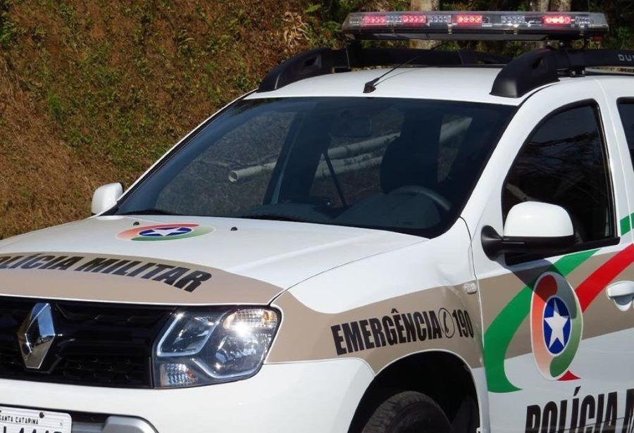 Homem com mandado de prisão por tráfico de drogas é capturado em Campos Novos.