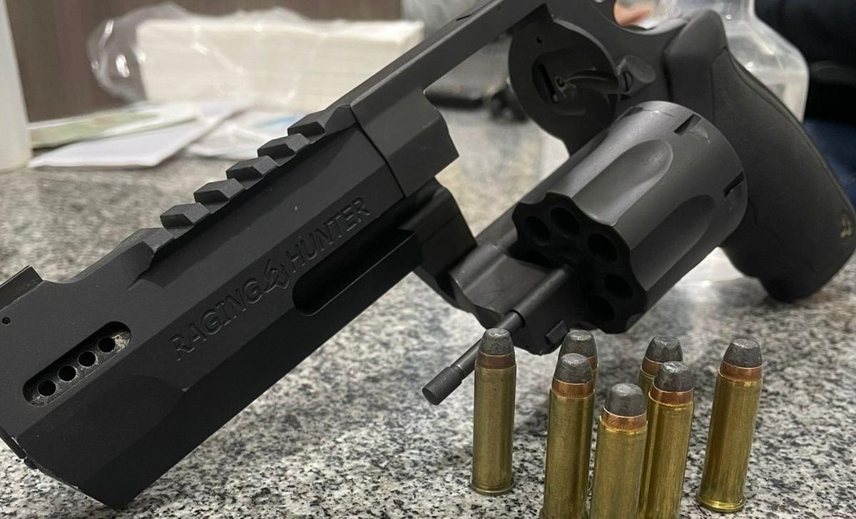 Homem é preso por porte ilegal de arma de fogo em Campos Novos.