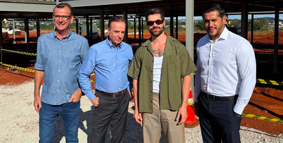 Alok visita obras de hospital que doou R$ 1 milhão para tratamento de câncer.
