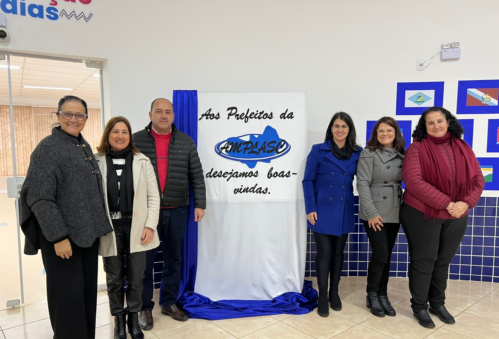Prefeito Dirceu Pé recebe prefeitos da Amplasc em Campos Novos para encontro com foco em educação e desenvolvimento regional.