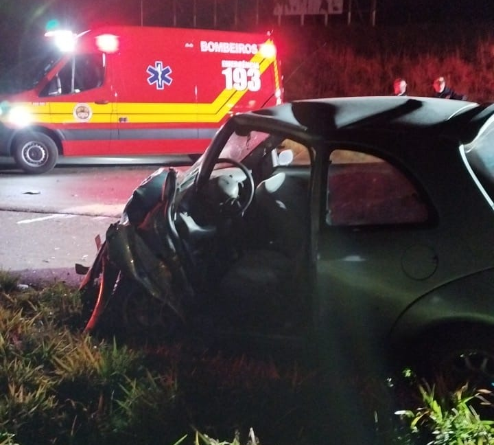 Colisão frontal deixa três feridos na BR-282 em Campos Novos.