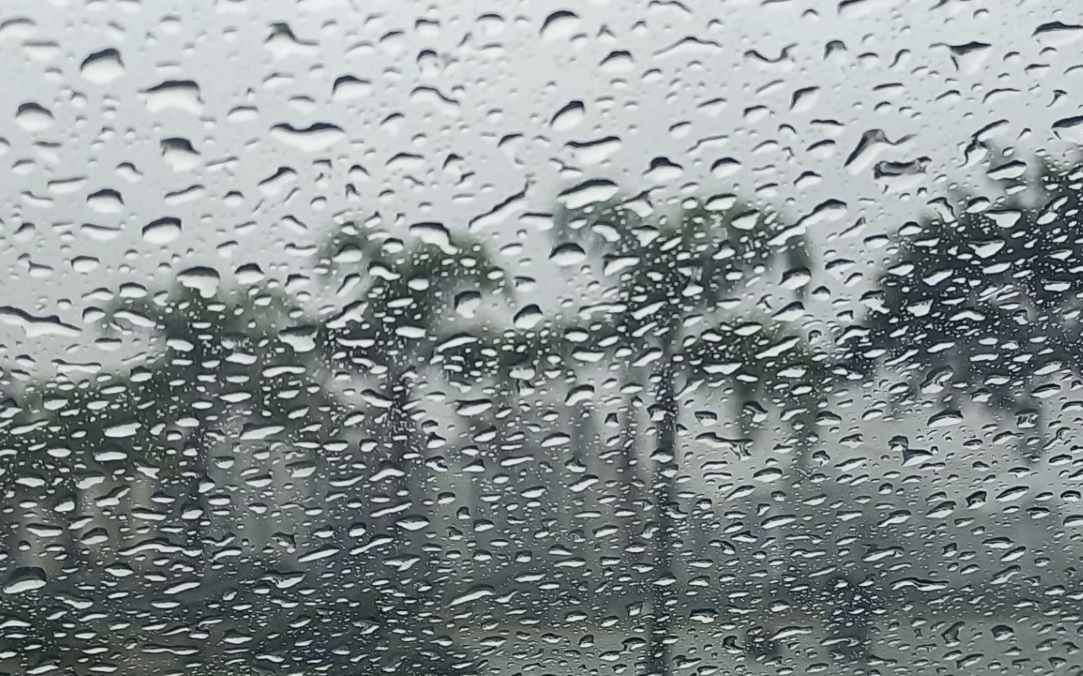 Defesa Civil alerta para chuva intensa e risco de temporais isolados em SC.