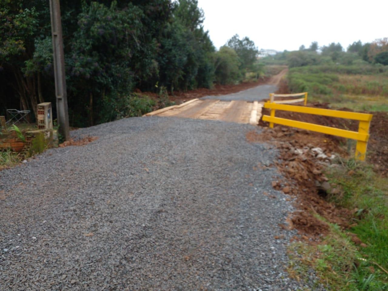 Ponte próxima à APAE recebe manutenção e melhorias em Campos Novos.