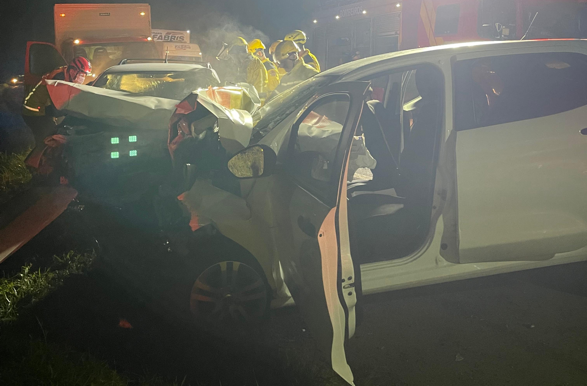 COLISÃO FRONTAL DEIXA TRÊS FERIDOS NA BR-282 EM CAMPOS NOVOS