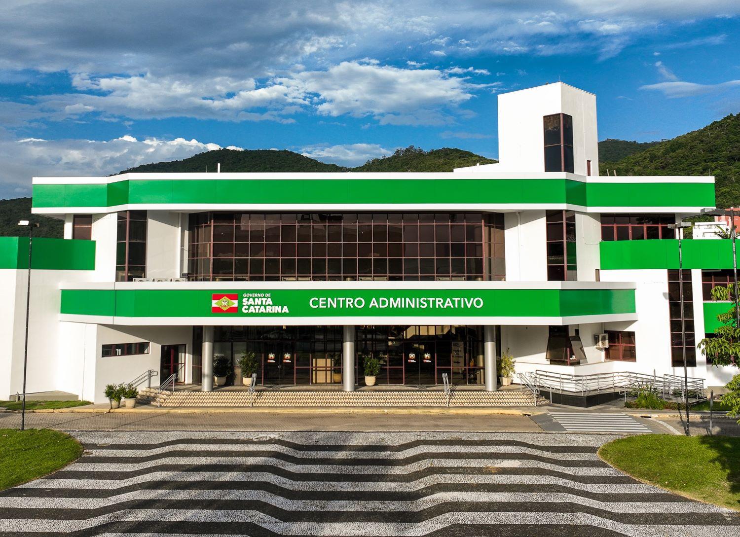 Servidores públicos de SC recebem a antecipação de metade do 13º salário nesta terça-feira.