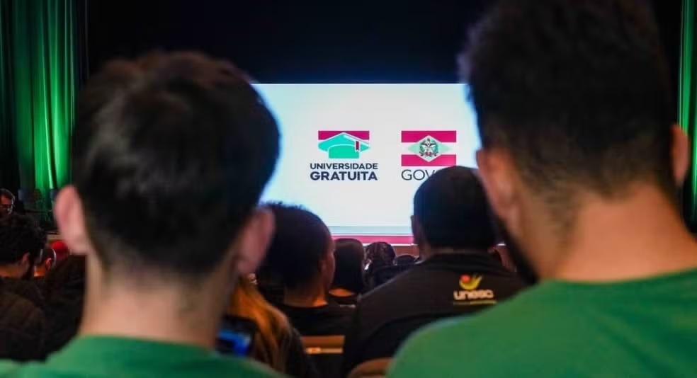 Universidade Gratuita: polícia encontra 130 bolsistas milionários e Justiça nega busca e apreensão.