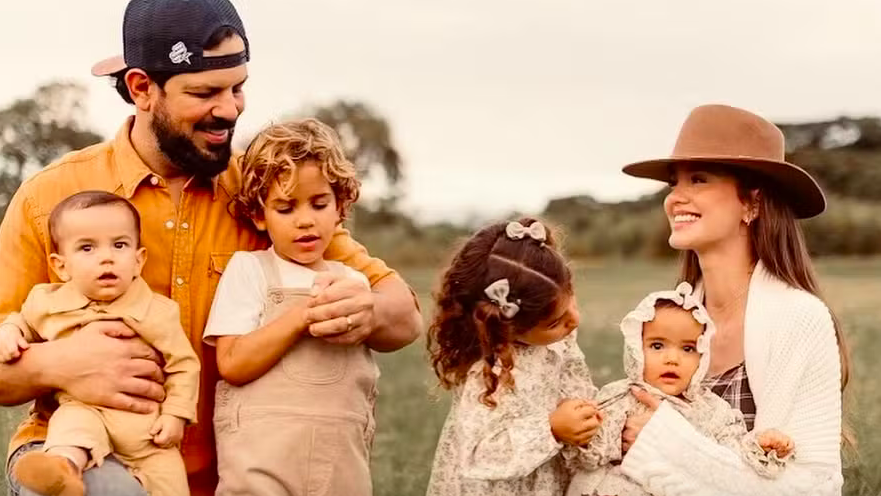 Biah Rodrigues diz que 'falta tempo' em meio aos cuidados com a família.
