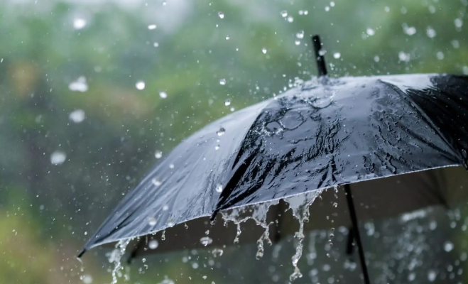 Frente fria provoca chuva e derruba temperaturas no fim de semana em SC.