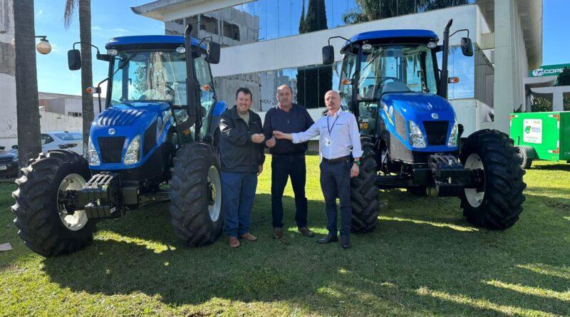 Prefeitura de Campos Novos investe em dois tratores para apoiar produtores rurais.