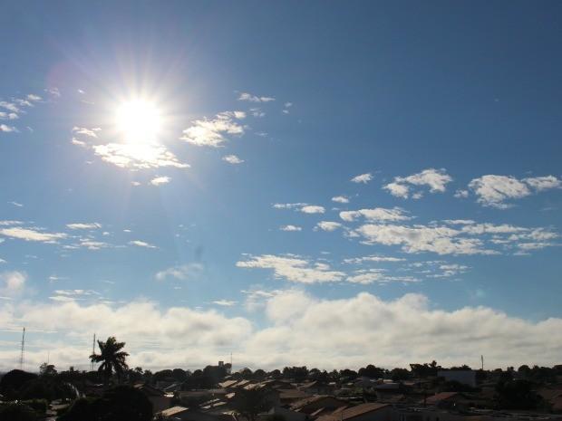 Semana começa com frio e chuva isolada em Santa Catarina.