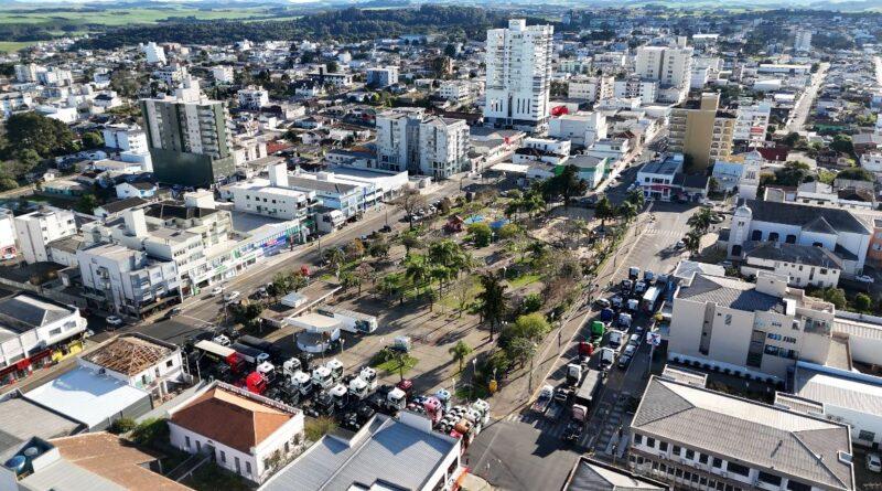 1ª Romaria dos motoristas reúne mais de 400 veículos em Campos Novos.