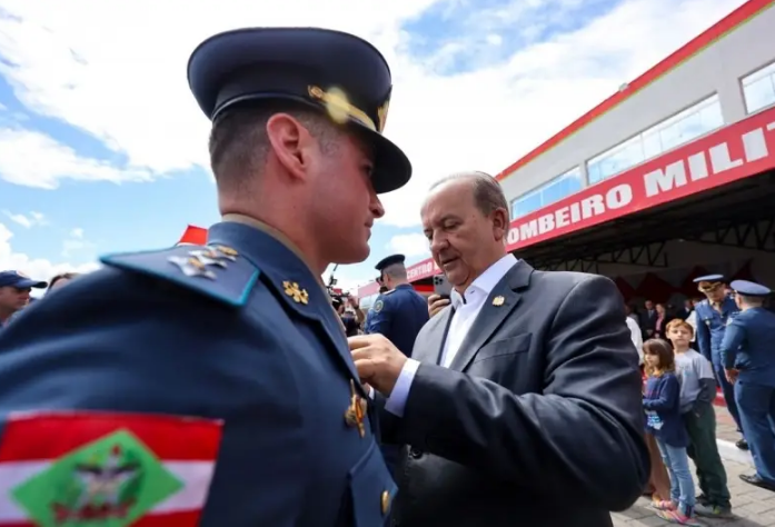 Governador participa da solenidade dos 99 anos do Corpo de Bombeiros.
