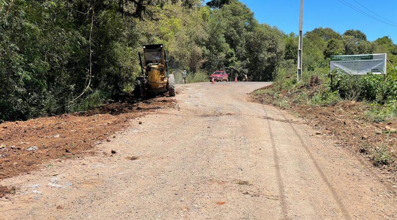 Campos Novos dá início à pavimentação de 100 metros na estrada do Caxambu.