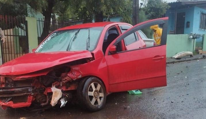Colisão entre veículos mobiliza Corpo de Bombeiros em Campos Novos