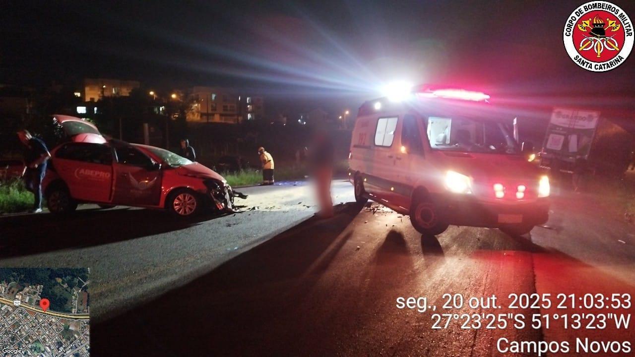 Homem fica ferido em colisão entre carro e caminhão na BR-282, em Campos Novos.